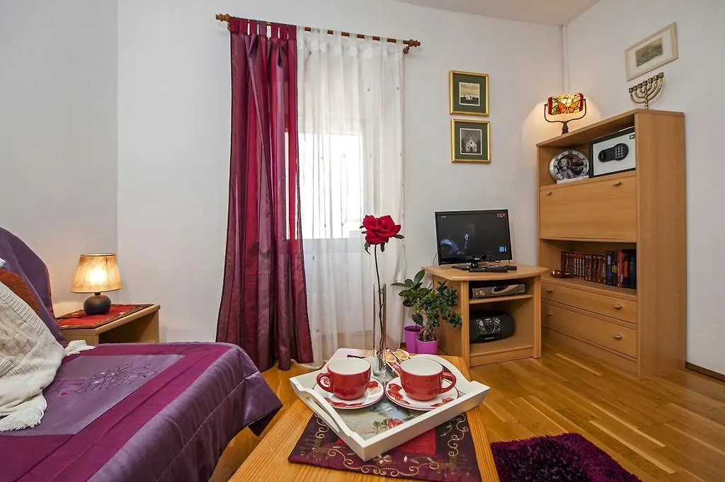 Apartment Main Street Carera Ровинь 0*,  Хорватия