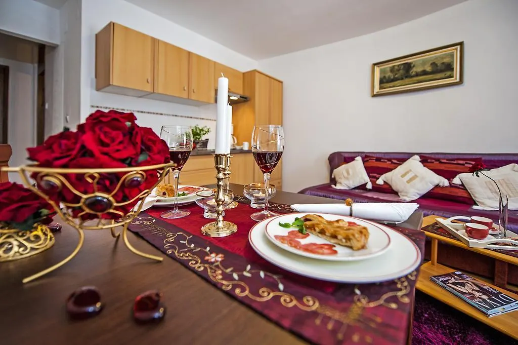 Apartment Main Street Carera Ровинь 0*,