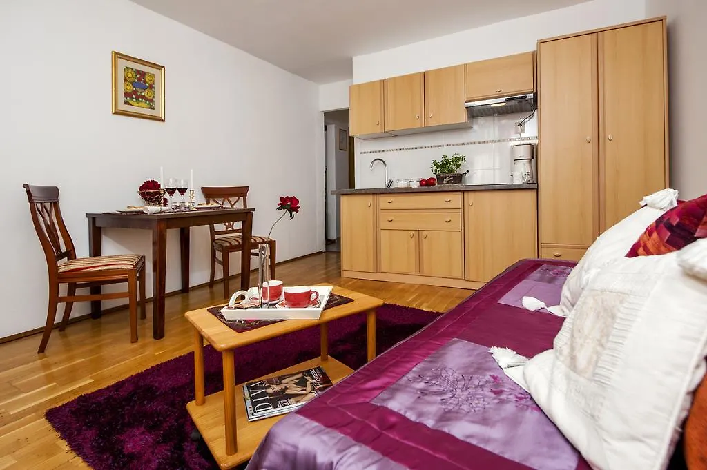 Apartment Main Street Carera Ровинь