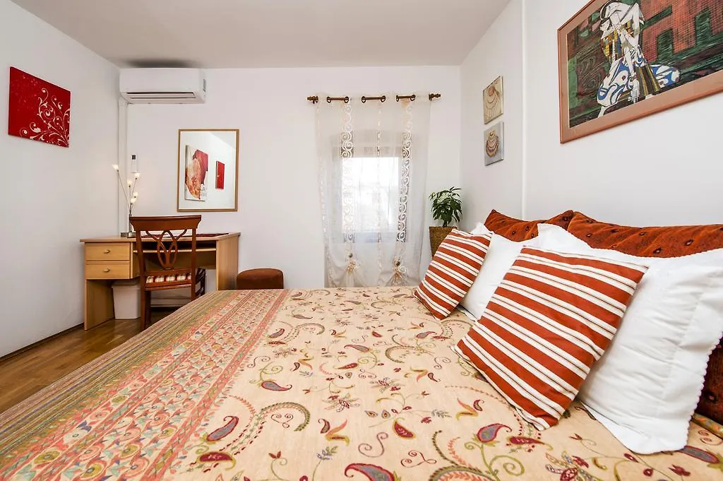 Apartment Main Street Carera Ровинь